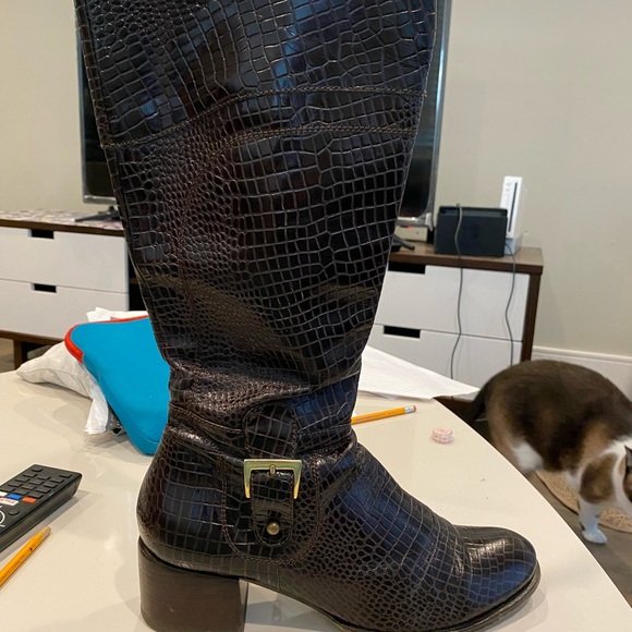 Nice boots! - Picture 5 of 5